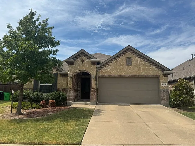 3 bed, 2144 sqft, $2,495 — Photo 2