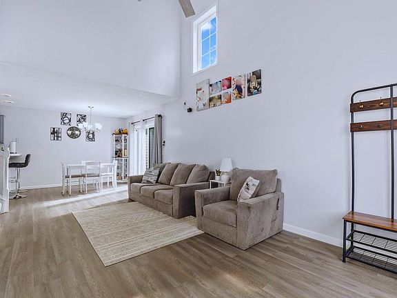 2nd image of 895 Ferdinand Dr