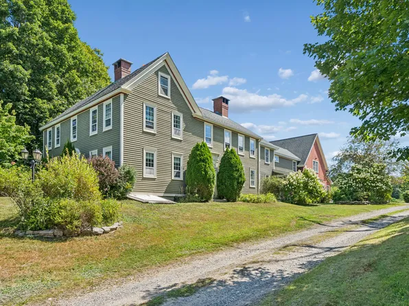 114 County Road, Gorham, ME 04038