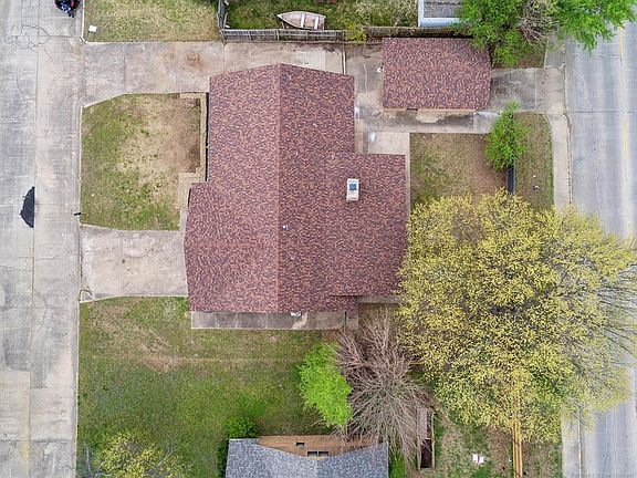 3rd image of 1503 N Florence Pl
