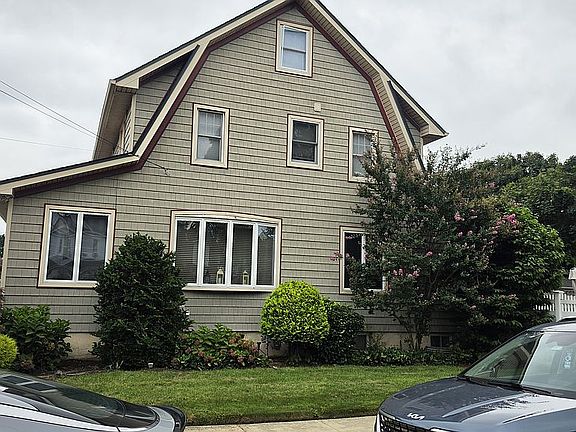 5th image of 471 Pearl St