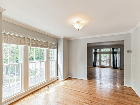 4th image of 3947 Clares Ct
