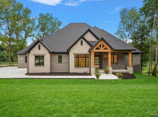 1059 Iroquois Trl, Oxford, MI 48371