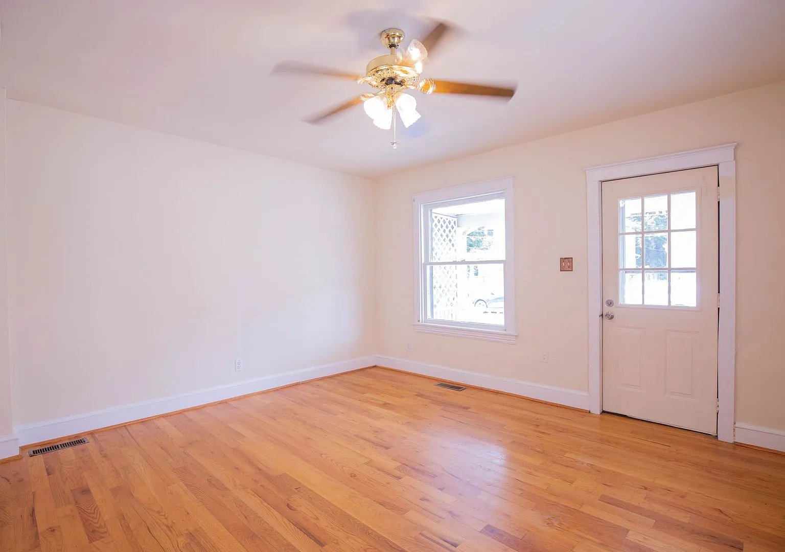 3 Bed, 2 Bath, Duplex in Martinsburg, WV — Photo 4