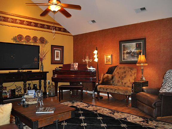 4th image of 6820 La Christa Way