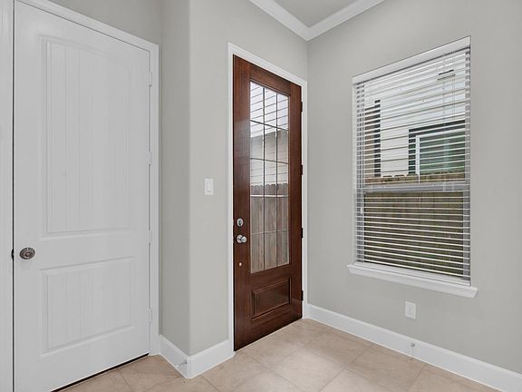 4th image of 5107 Darling St