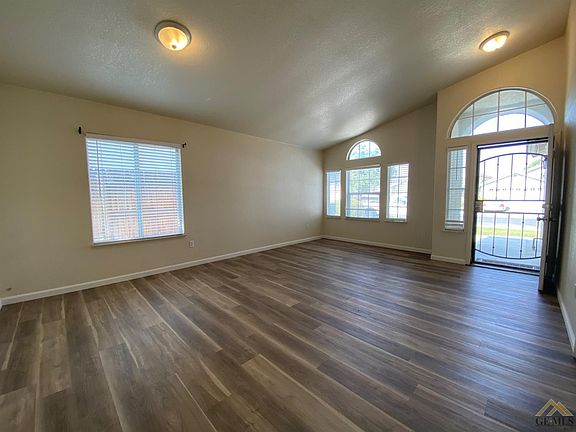 5th image of 4907 Oakville Ct