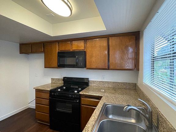 4th image of 3641 Howard Ave
