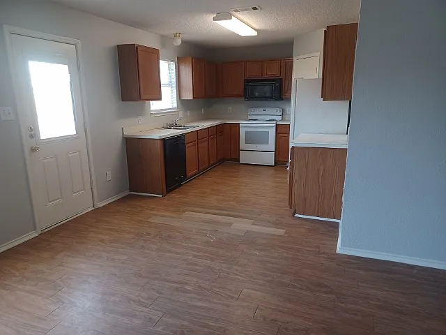 1025 Bainbridge Ln — Photo 7