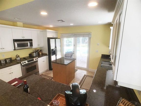 3rd image of 936 Shore Dr