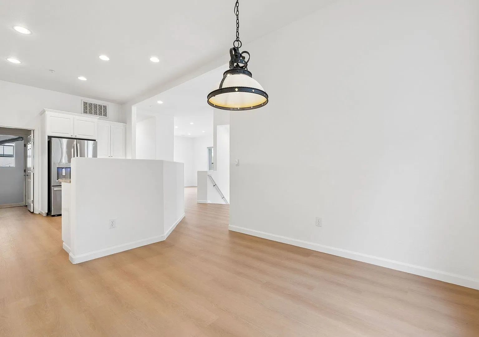 Light-Filled 5-Bedroom Oakland Home with Views & Outdoor Terrace | 672 Via Rialto — Photo 3
