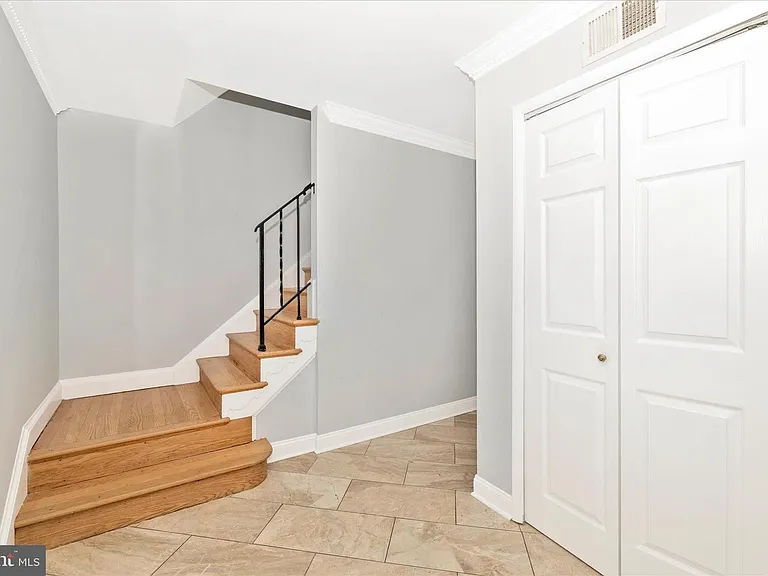 674 College Pkwy — Photo 6