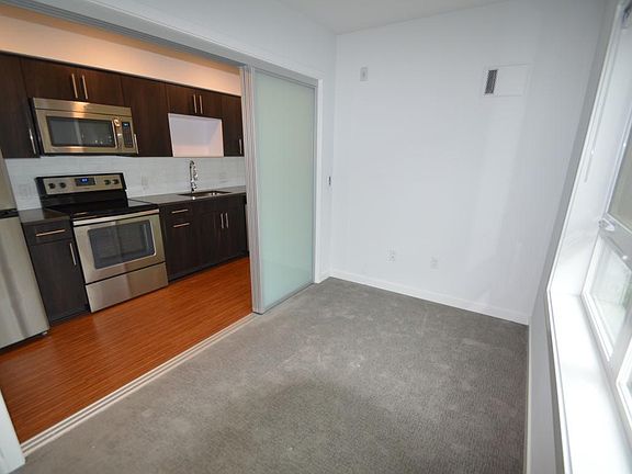 5th image of 1823 18th Ave Unit 304