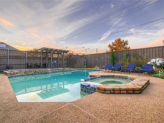 2nd image of 1717 Tawakoni Ln