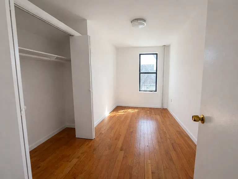 1064-1068 Ward Ave #3E — Photo 1