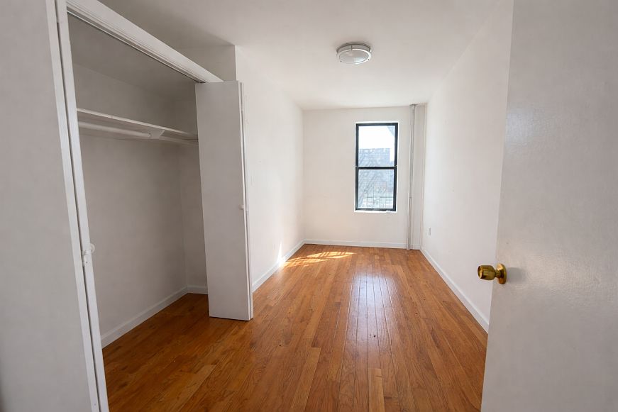 1st image of 1064-1068 Ward Ave #3E