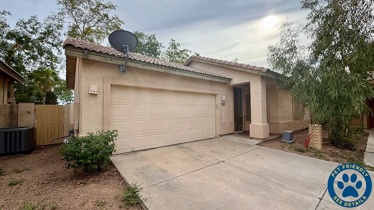 3 bed, 2.0 bath, 1218 sqft, $1,949 — Photo 1