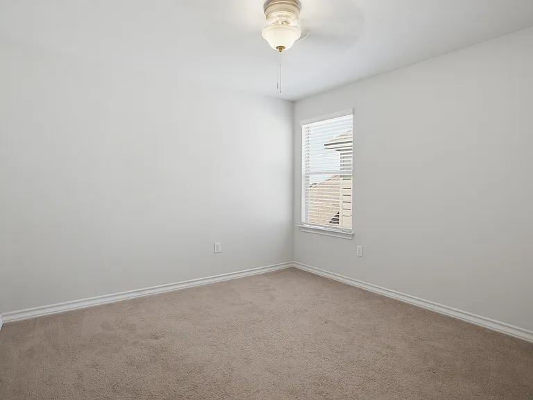 11931 Casparis — Photo 18