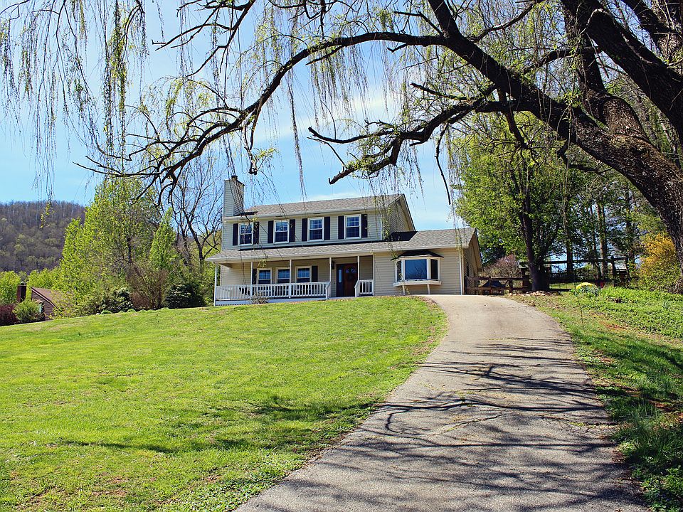 Street view rt of driveway