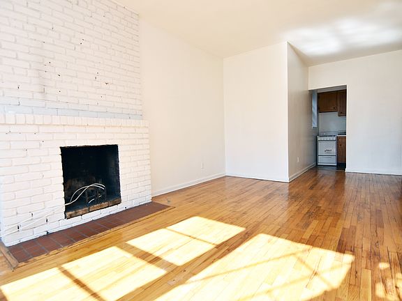 3rd image of 453 W 48th St APT 4A