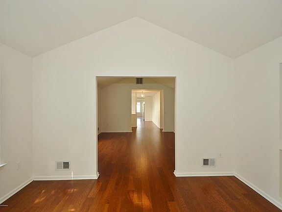 3rd image of 3625 Vicari Ave