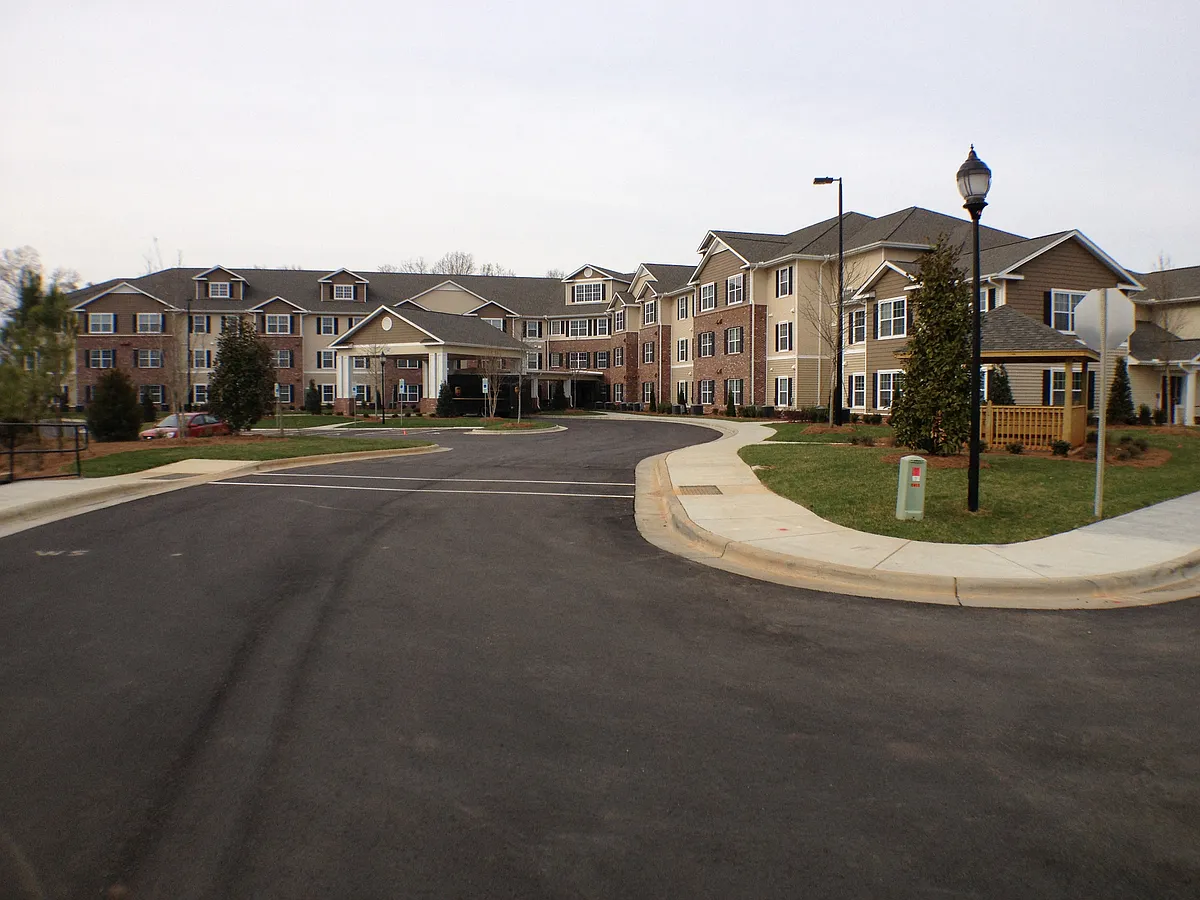 Building Photo - Brooke Pointe Manor Apartments