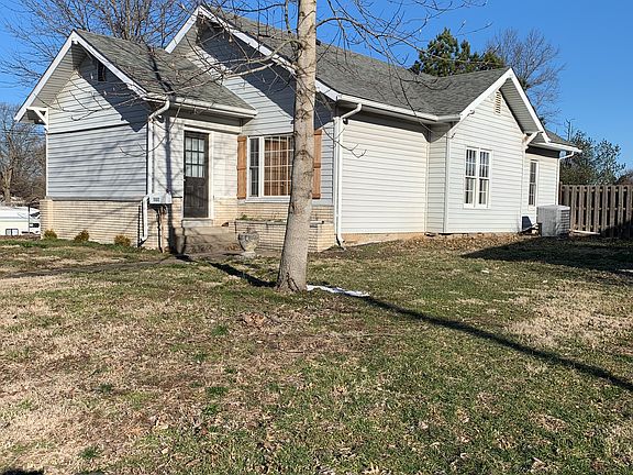 3rd image of 502 W Grand Ave