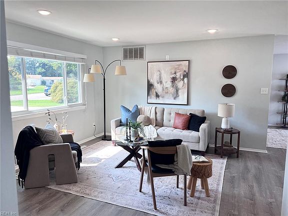 3rd image of 236 Upperville Rd