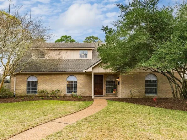 1119 Woodland Dr, Seabrook, TX 77586