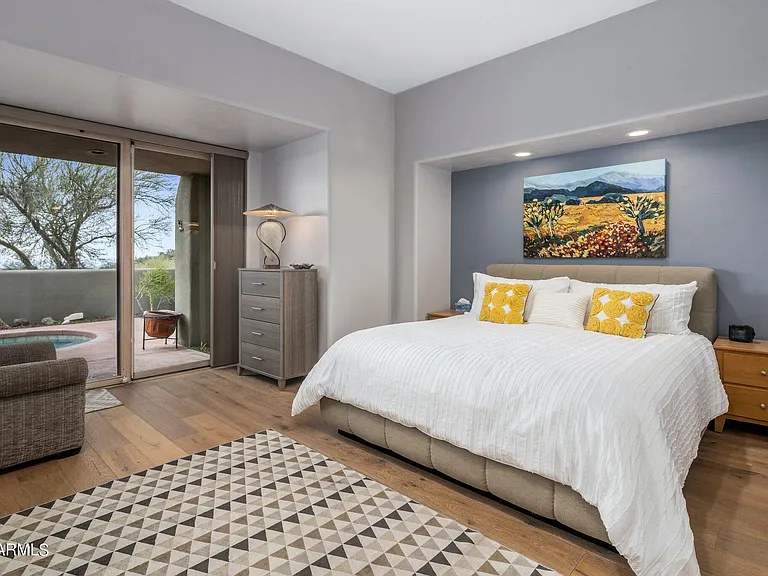 10111 E Graythorn Dr — Photo 2