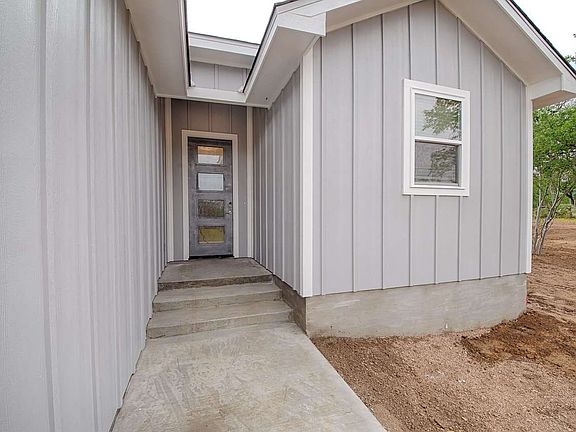 3rd image of 328 Cedarhill Dr