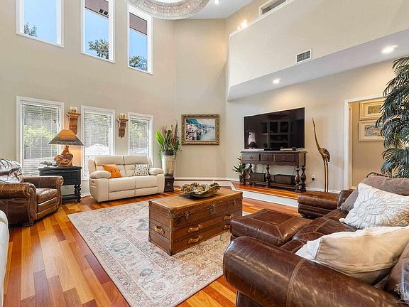 5th image of 4525 Bohemia Pl