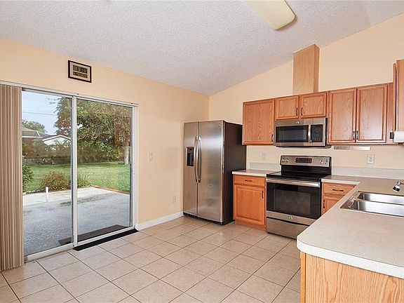 3rd image of 2261 SE Trillo St