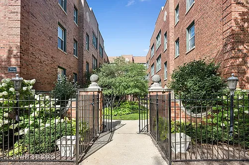 2026 N Burling St #307 Photo 1