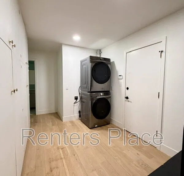 2616 E 58th St S — Photo 11