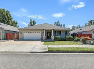 130 Glenwood Dr, Eagle Pt, OR 97524