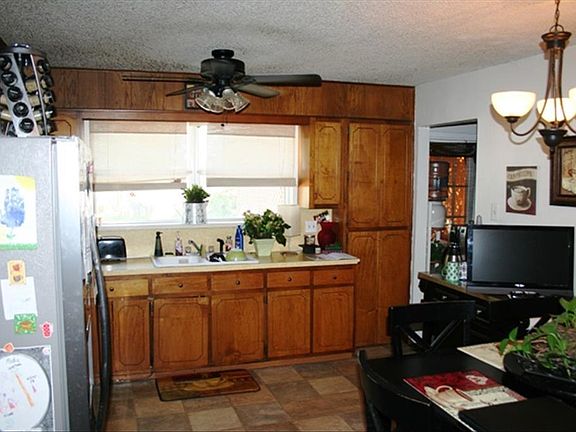 4th image of 905 E 41st St
