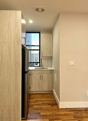 3rd image of 195 Underhill Ave #2P