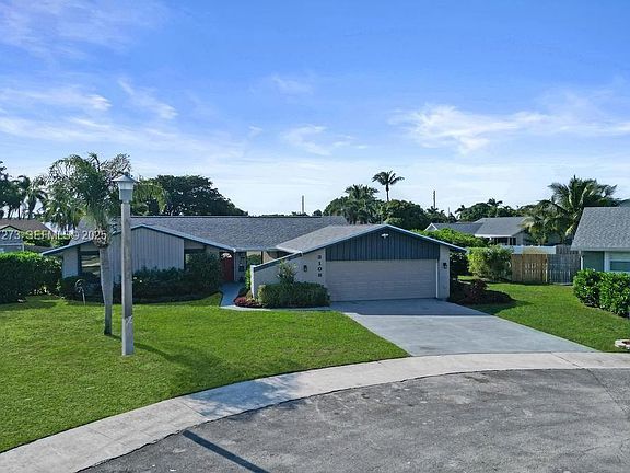 2nd image of 3108 Phoebe Ln