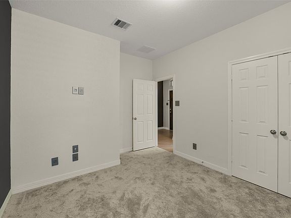 5th image of 10919 Walts Run Ln