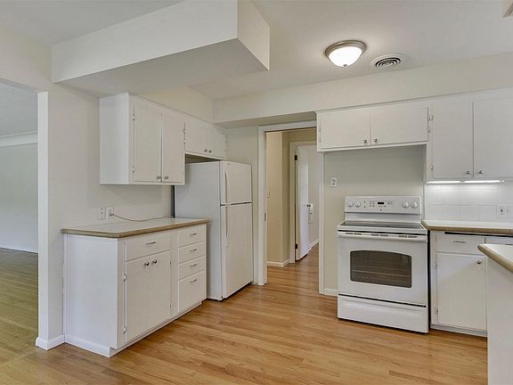 3rd image of 3825 Ewing Ave S