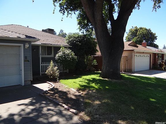 3rd image of 1005 Balsam St