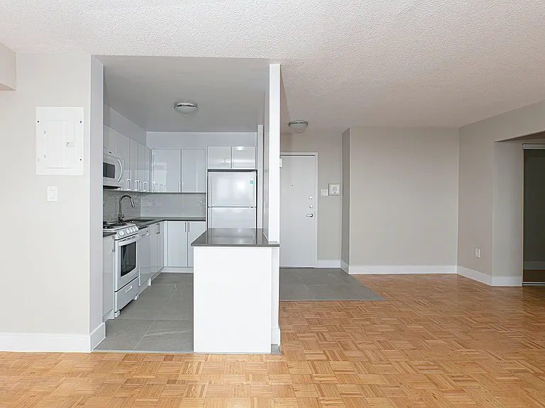 666 Spadina Ave — Photo 21