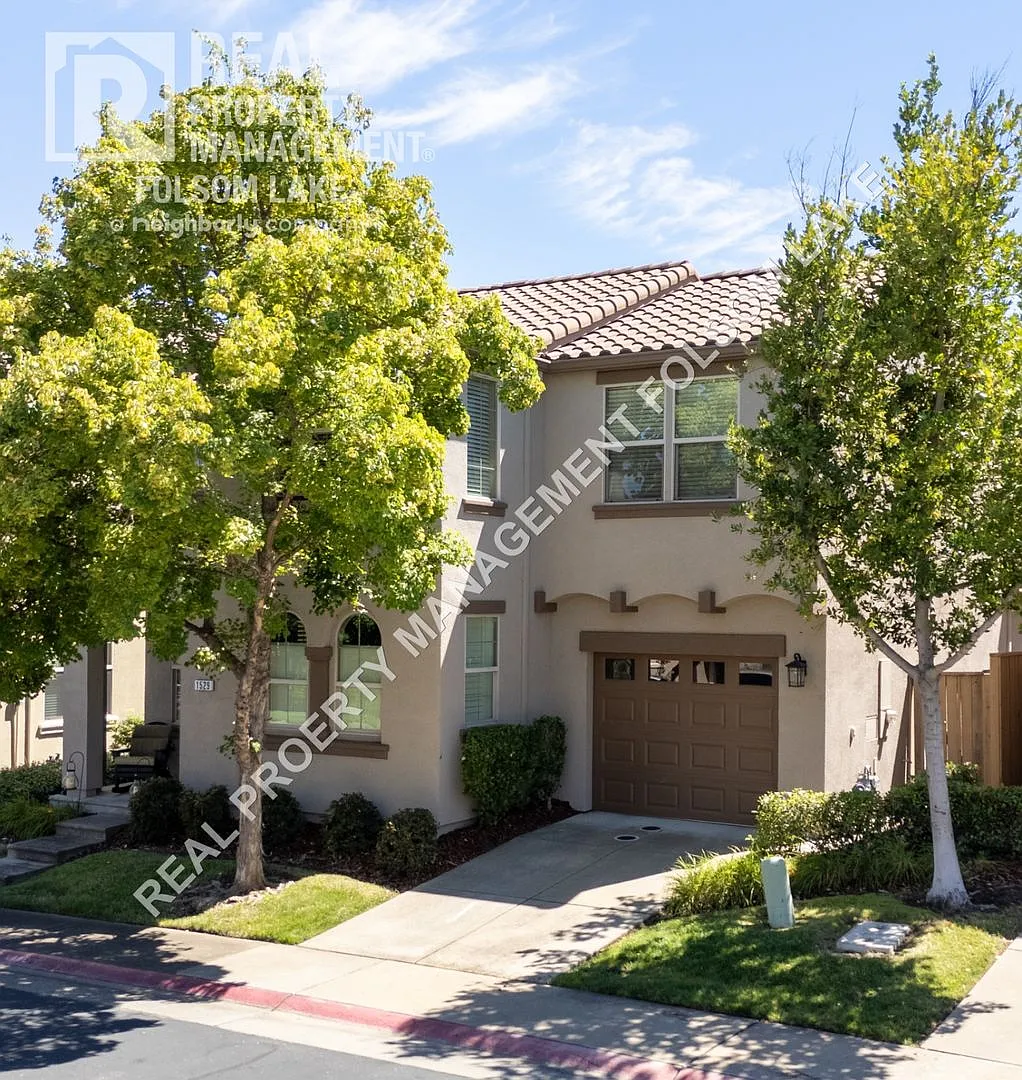 Exquisitely Furnished 3bd 2.5ba - Folsom in The Parkway Neighborhood — Photo 2