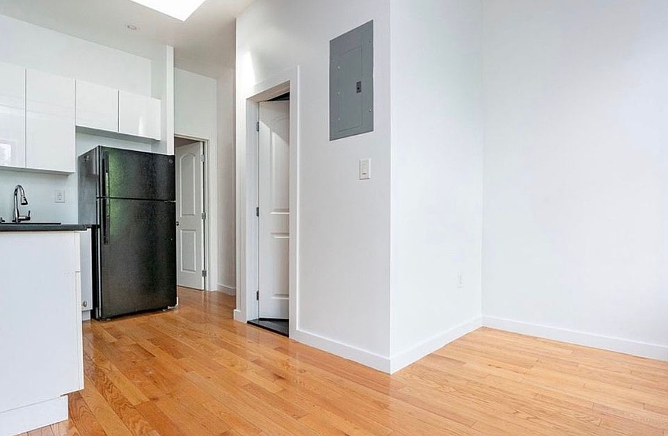 1st image of 479 Warren St APT 4A