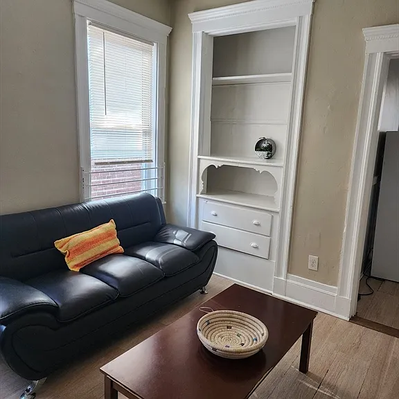 141 Franklin St #2 — Photo 1