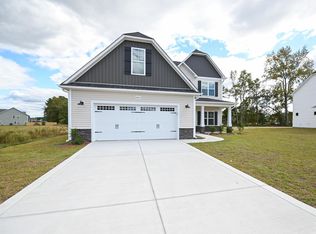 623 Amusement Dr, Hope Mills, NC 28348