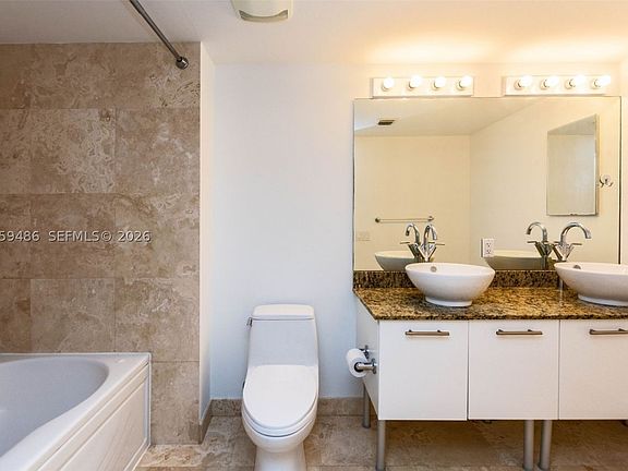 5th image of 41 SE 5th St APT 1914