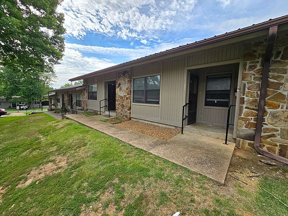2nd image of 330 S 17th St #18