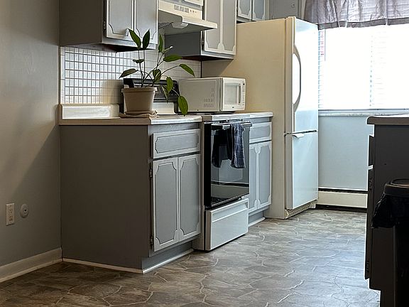 3rd image of 21440 Beaconsfield St #1